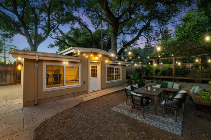 20275 La Paloma Avenue, Saratoga, California 95070
