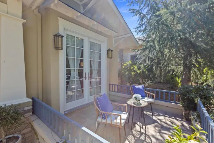 20275 La Paloma Avenue, Saratoga, California 95070