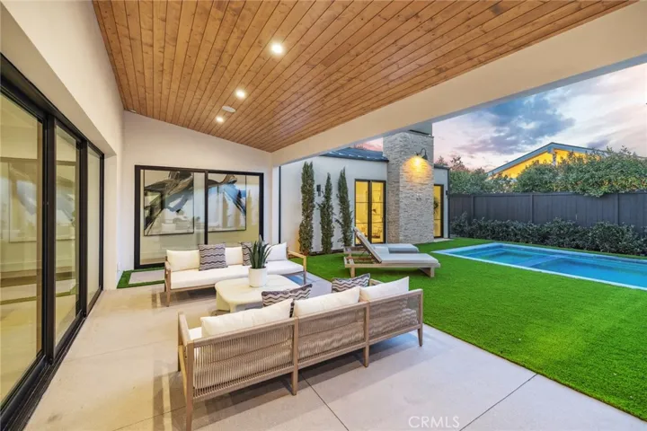 1227 Berkshire Lane, Newport Beach, California 92660