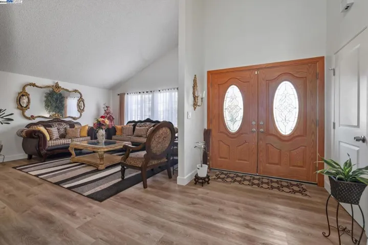 207 Elderberry Ct, Hercules, California 94547