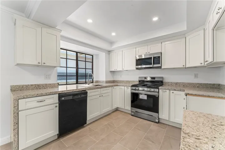 18420 Lemarsh Street 28, Northridge, California 91325