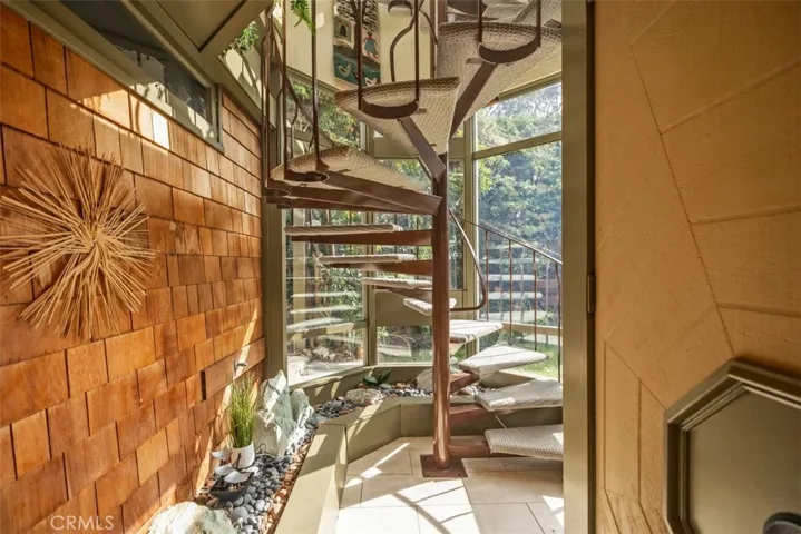 146 Chiquita Street, Laguna Beach, California 92651