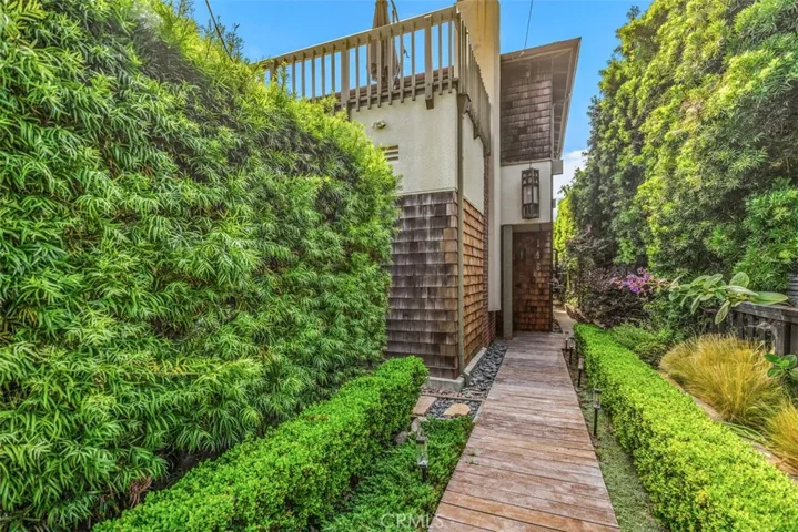 146 Chiquita Street, Laguna Beach, California 92651