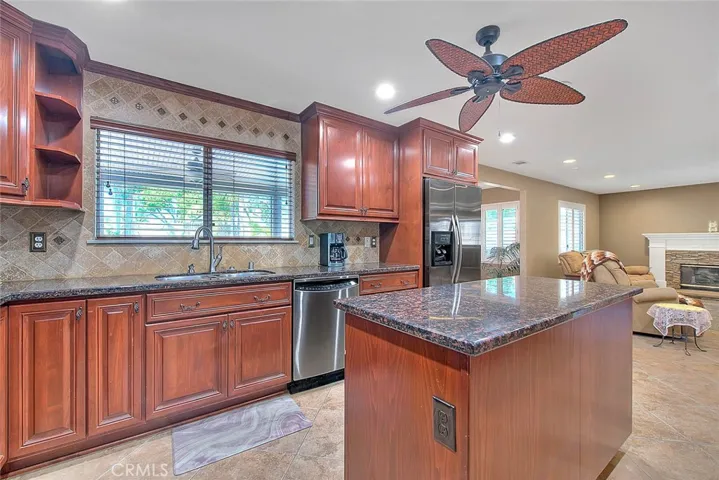 Granite counter tops, recessed lights