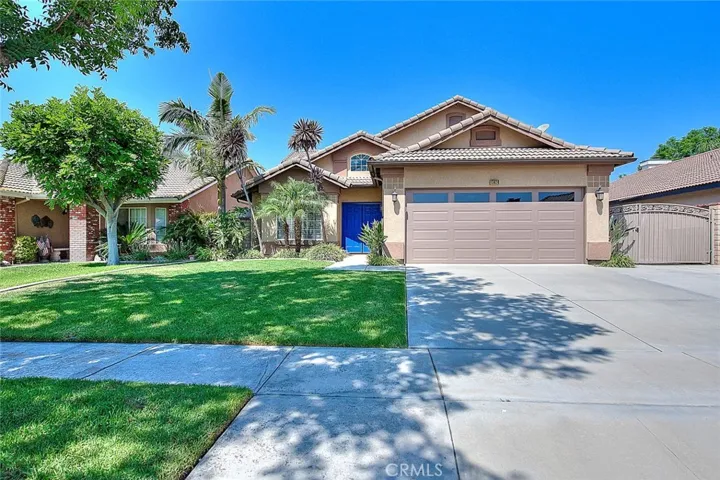 Great curb appeal!