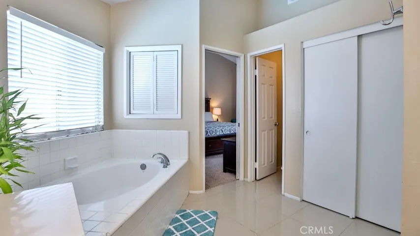Upstairs Master Bath1