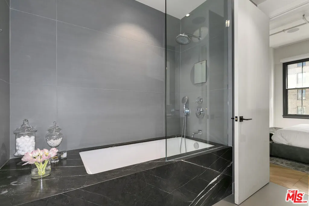 1645 N Vine Street 606, Los Angeles, California 90028 home-pic-12