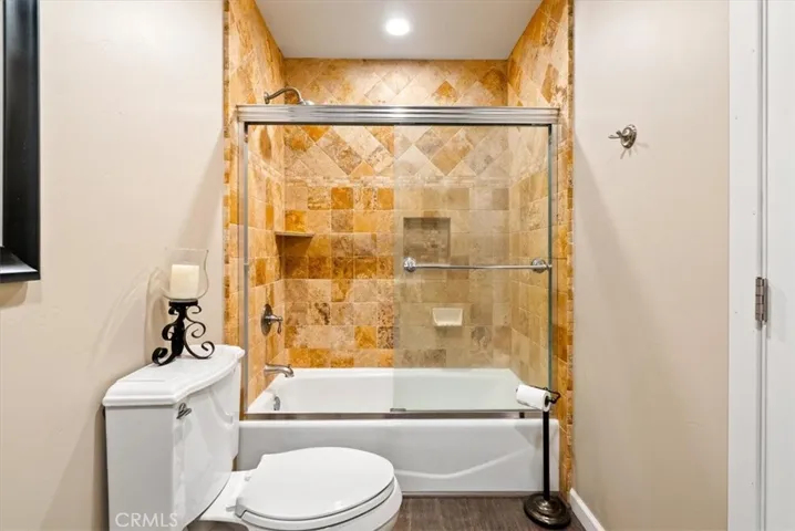 Hallway shower/tub