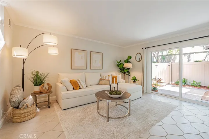 6 Autumn Hill Lane, Laguna Hills, California 92653