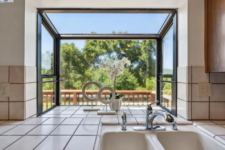 16817 Hallmark Ct, Castro Valley, California 94552