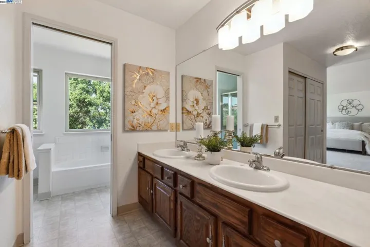 16817 Hallmark Ct, Castro Valley, California 94552