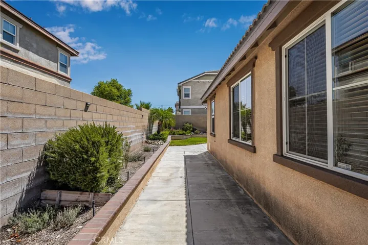 6973 Clear Lake Way, Fontana, California 92336