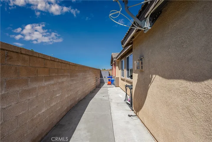 6973 Clear Lake Way, Fontana, California 92336