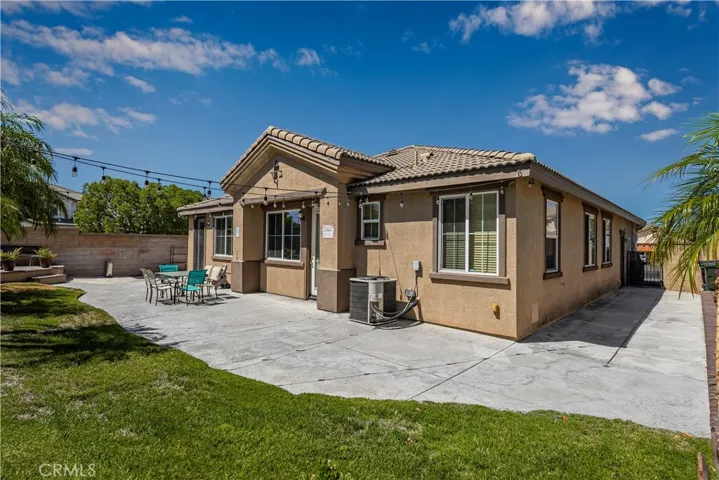 6973 Clear Lake Way, Fontana, California 92336