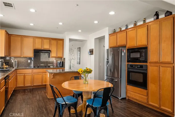 6973 Clear Lake Way, Fontana, California 92336