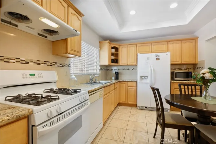 Kitchen w/Lots of Cabinets for Storage
