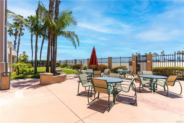 Beach Level Lounge
