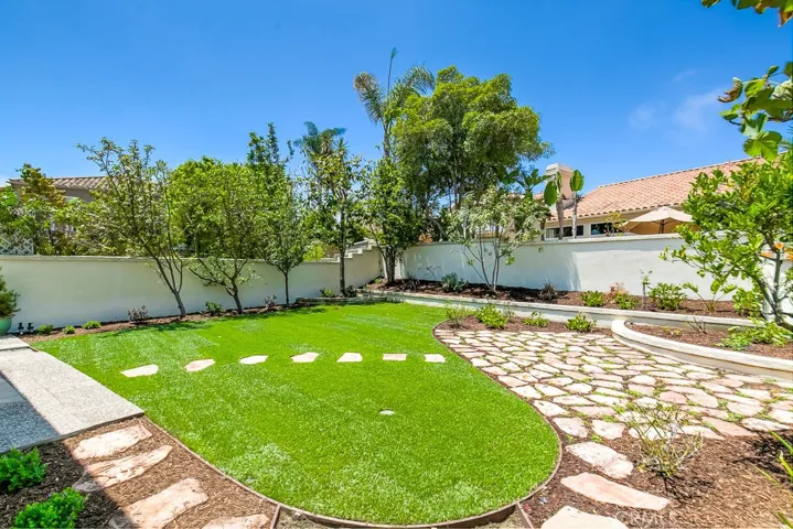 11 Vienna, Laguna Niguel, California 92677