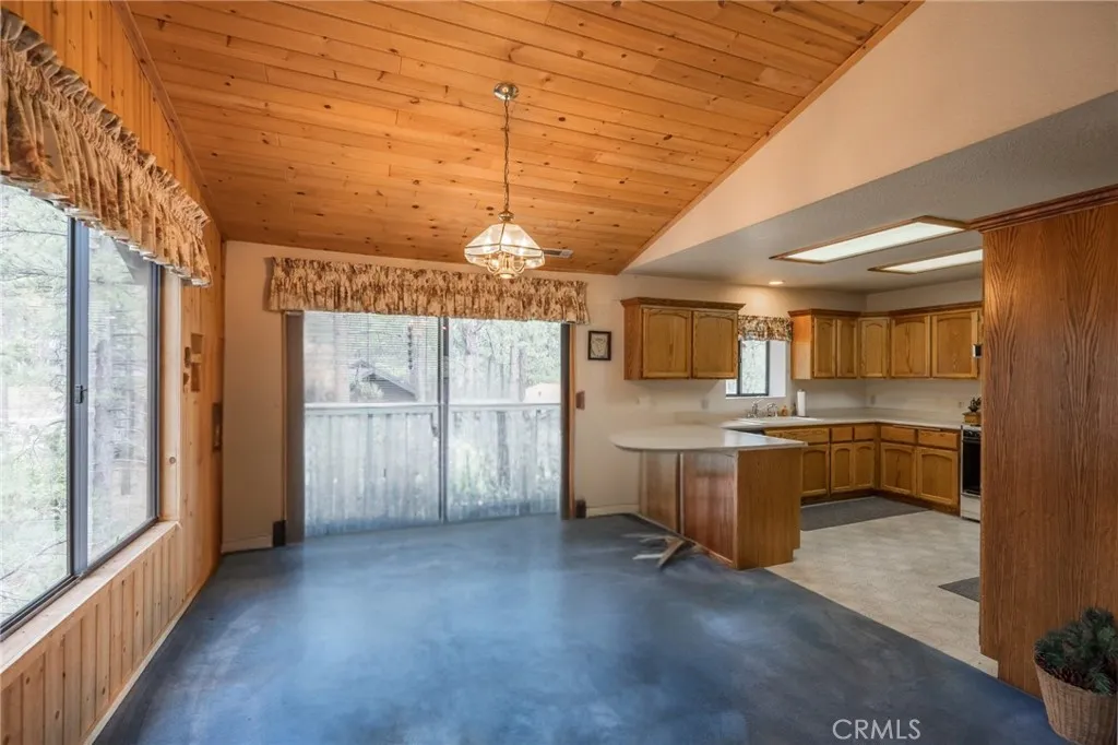 489 Woodside Drive, Big Bear City, California 92314 home-pic-5
