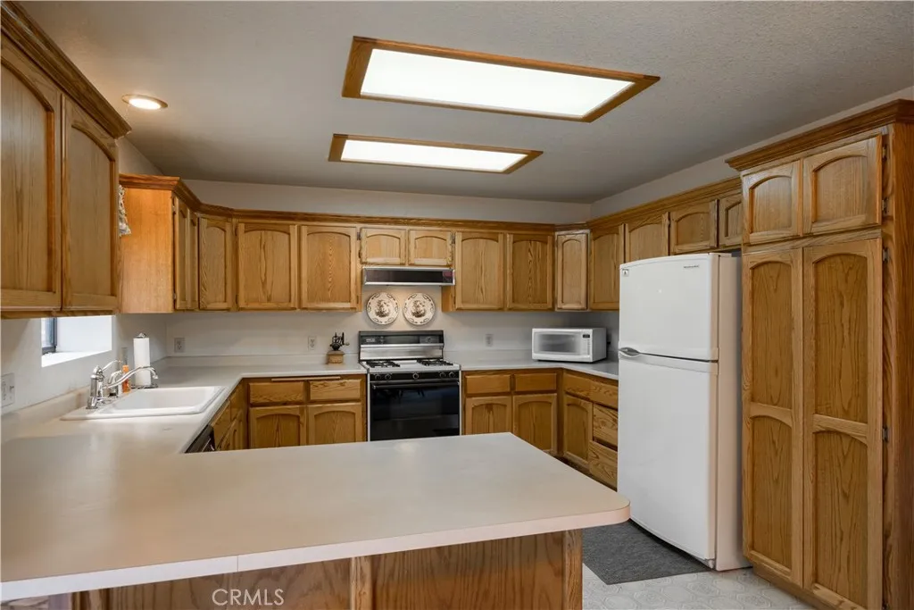 489 Woodside Drive, Big Bear City, California 92314 home-pic-6