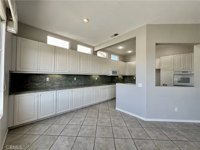 Lots of Kitchen Cabinets