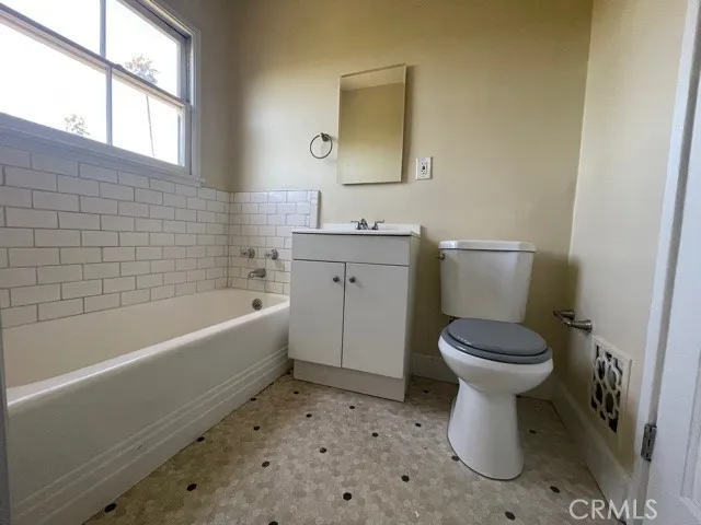 2018 W 39th Street, Los Angeles, California 90008 home-pic-15