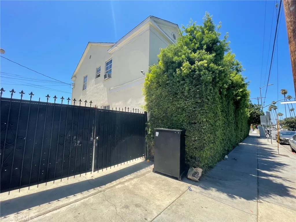 2018 W 39th Street, Los Angeles, California 90008 home-pic-21