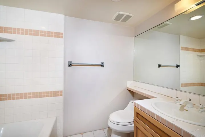 794 Neptune Avenue, Encinitas, California 92024