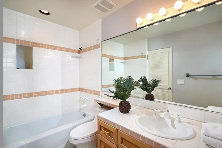794 Neptune Avenue, Encinitas, California 92024