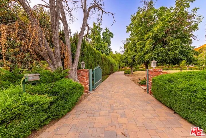 24845 Mulholland Highway, Calabasas, California 91302