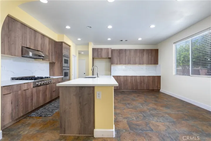 6545 Red Oak Drive, Eastvale, California 92880