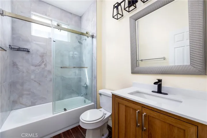 6545 Red Oak Drive, Eastvale, California 92880