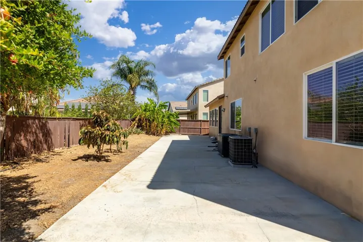 6545 Red Oak Drive, Eastvale, California 92880