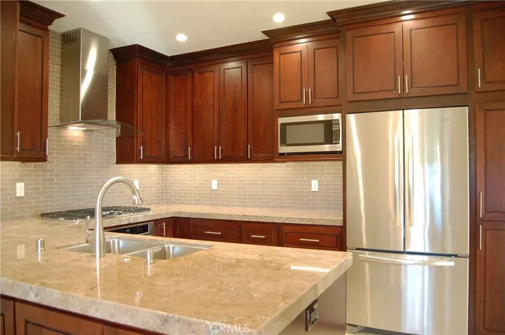 2 Hilltop Circle, Rancho Palos Verdes, California 90275