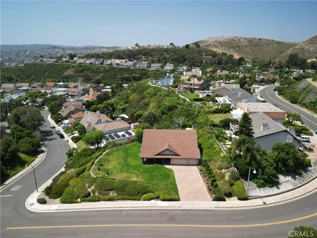 Wonderful Terraced Streets of Meredith Canyon in San Juan Capistrano