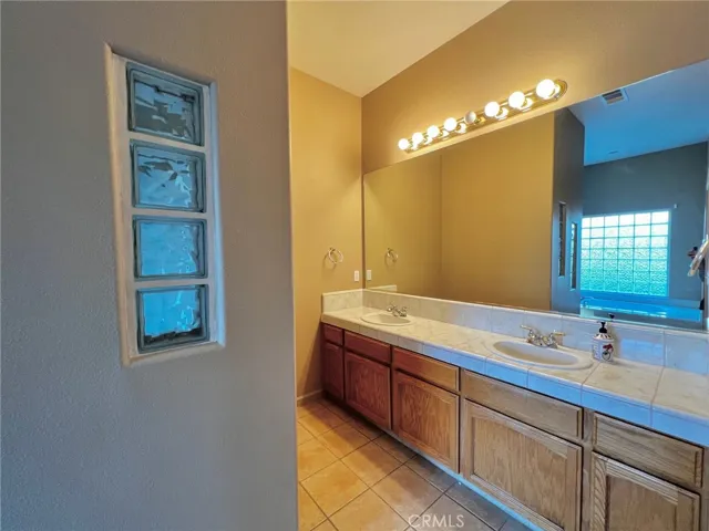 6617 Desert Springs Street, Chowchilla, California 93610