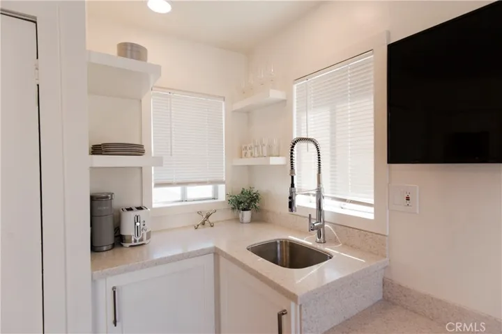 215 29th Street C/studio, Newport Beach, California 92663