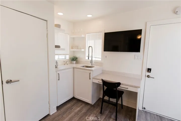 215 29th Street C/studio, Newport Beach, California 92663
