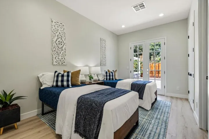 540 E Charleston Road, Palo Alto, California 94306