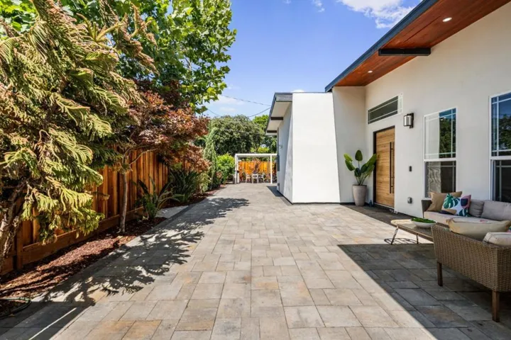 540 E Charleston Road, Palo Alto, California 94306