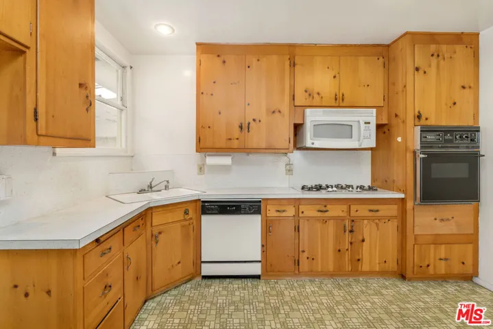 4049 Coolidge Avenue, Los Angeles, California 90066