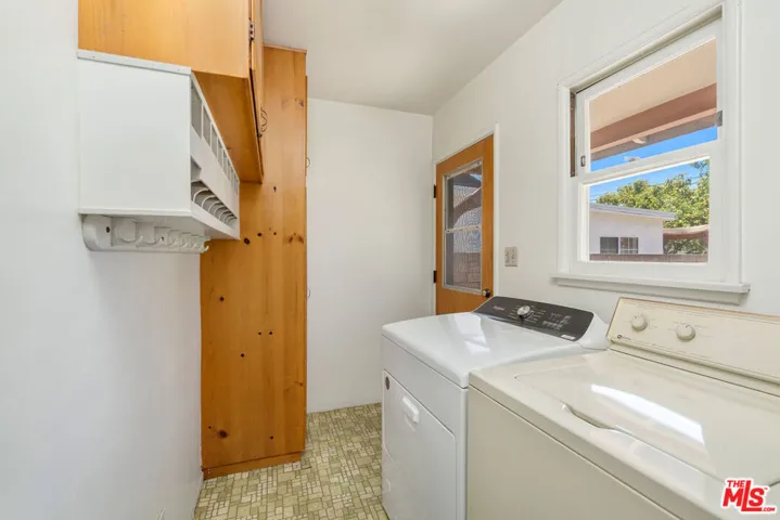 4049 Coolidge Avenue, Los Angeles, California 90066