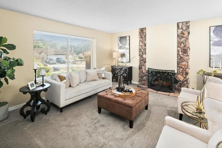 1642 Juniperhill Drive, Encinitas, California 92024