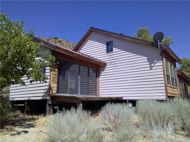 22401 Pinon Road, Llano, California 93544