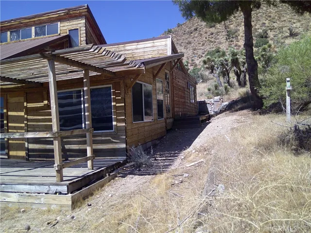 22401 Pinon Road, Llano, California 93544