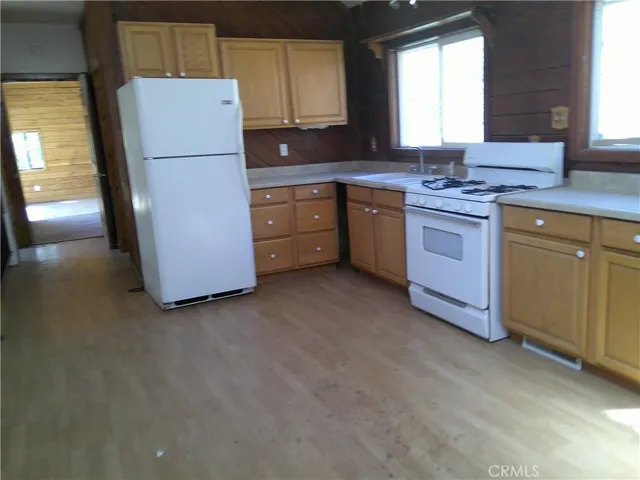 22401 Pinon Road, Llano, California 93544