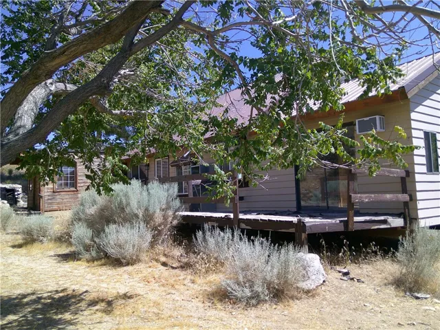 22401 Pinon Road, Llano, California 93544