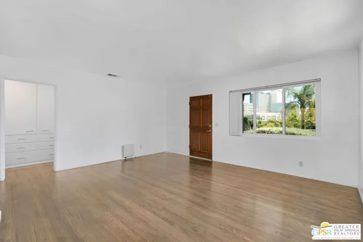 living area 2