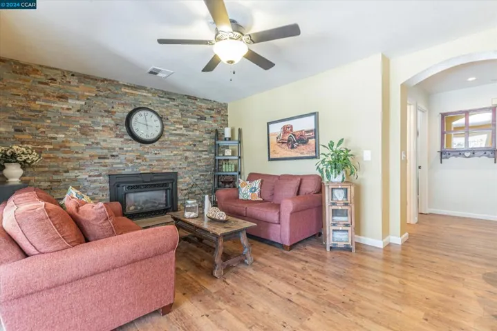 735 Cottonwood Ct, Livermore, California 94551