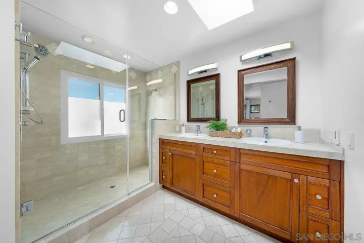 2049 Oxford, Encinitas, California 92007